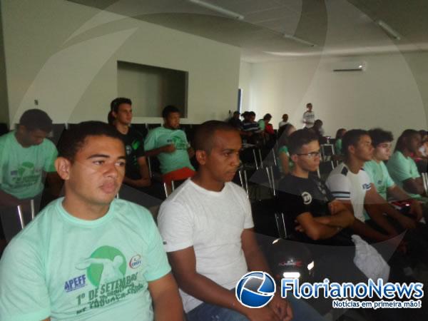 Professores participam de evento em comemoração ao Dia do Proferssor de Educação Física.(Imagem:FlorianoNews)