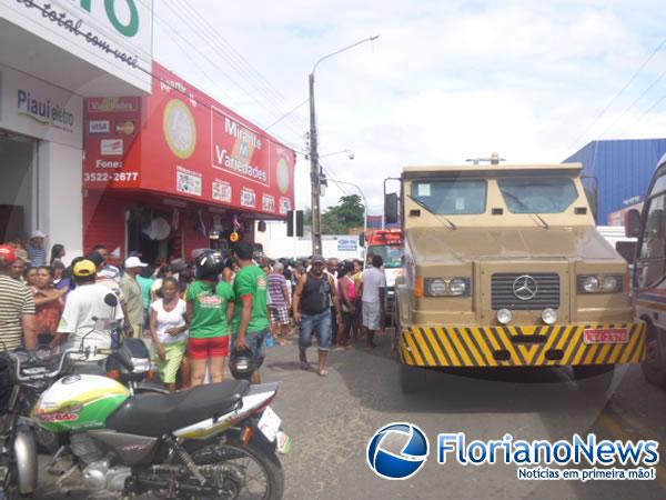 Idoso fica ferido após ser atingido por carro-forte.(Imagem:FlorianoNews)