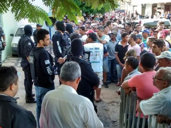 Três suspeitos foram apreendidos pela polícia após o crime.(Imagem:João Pedro/Portal Mais Castelo)