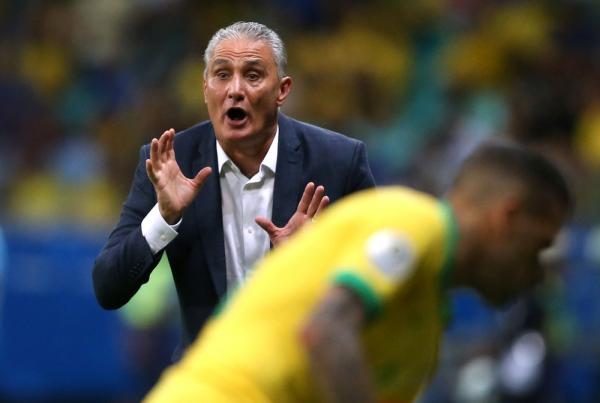 Tite defendeu a presença do filho na seleção brasileira.(Imagem:Reuters)