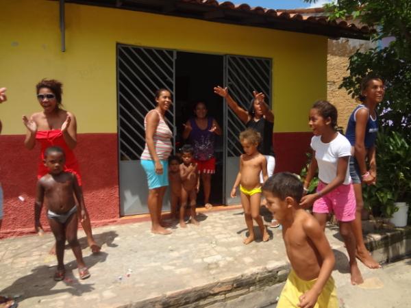 Papai Noel faz a alegria da criançada em Floriano.(Imagem:FlorianoNews)