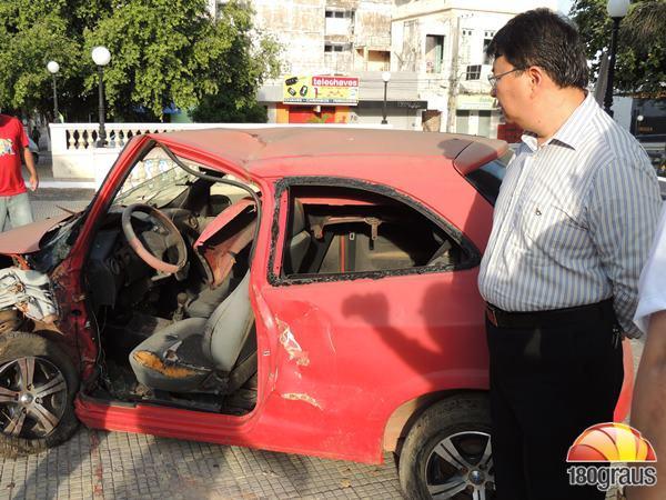 Em campanha educativa, Strans põe carros destruídos em praças de Teresina.(Imagem:180graus)