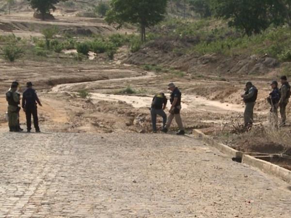 Polícia foi acionada por moradores que encontraram o corpo.(Imagem:Reprodução/ TV Clube)