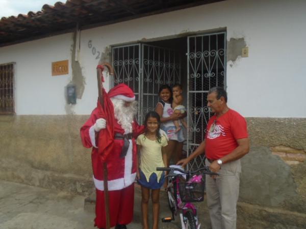 Papai Noel dos Correios adianta entrega de presentes em Floriano.(Imagem:FlorianoNews)