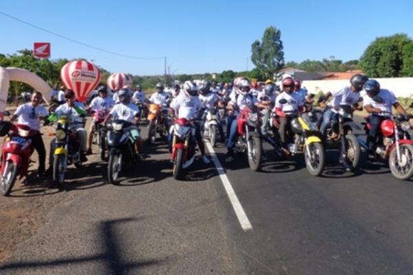 Cajueiro Motos comemora Dia do Motociclista com passeio em Floriano.(Imagem:Piauínoticias)