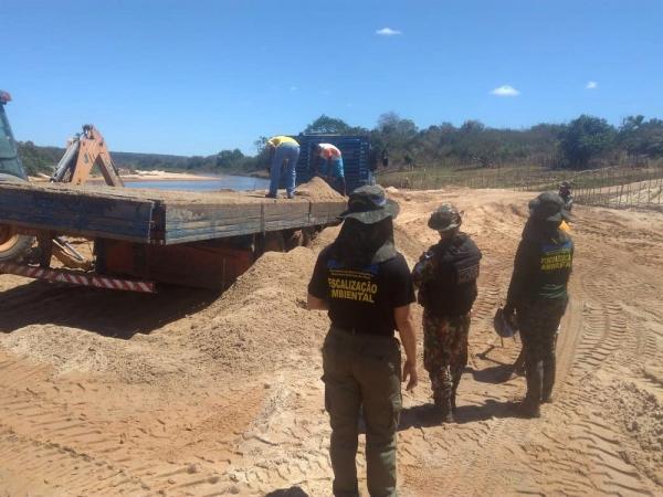 Operação flagra extração de areia no Rio Canindé.(Imagem:Divulgação/Semar)