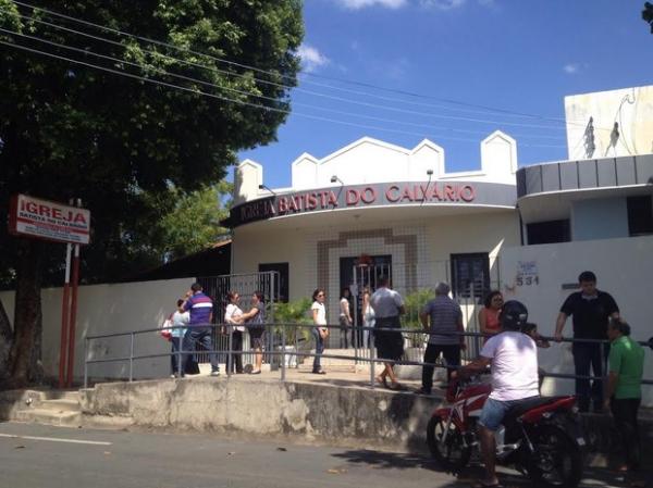 Familiares velaram o corpo da professora na Zona Leste de Teresina.(Imagem:Catarina Costa/G1)