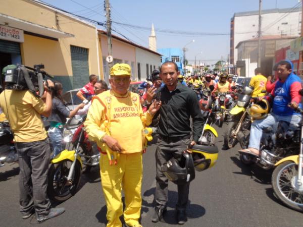 Mototaxistas fazem manifestação no centro de Floriano, após assassinato de colega (Imagem:FlorianoNews)