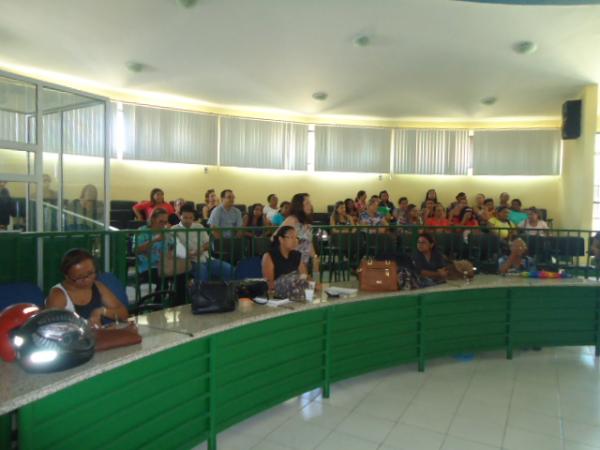 Educadores participam de assembleia geral do SINTE em Floriano.(Imagem:FlorianoNews)