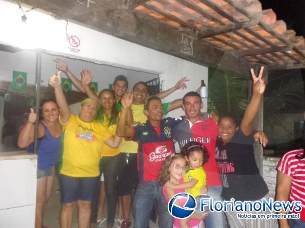 Torcedores de Floriano e Barão de Grajaú comemoraram vitória do Brasil.(Imagem:FlorianoNews)