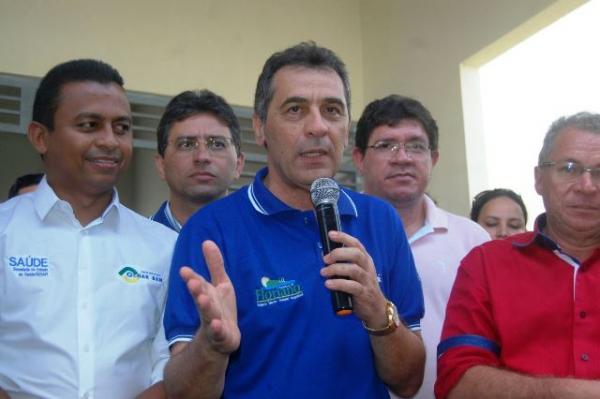 Prefeito Gilberto Júnior visita local de atendimento do Programa Olhar Bem.(Imagem:Waldemir Miranda)