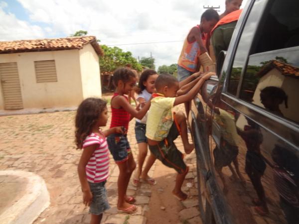 Papai Noel faz a alegria da criançada em Floriano.(Imagem:FlorianoNews)