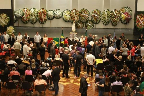 Corpo do cantor português de 67 anos, que morreu no domingo (15), está sendo velado na Casa de Portugal, no bairro da Liberdade.(Imagem:Amauri Nehn/Brazil News)