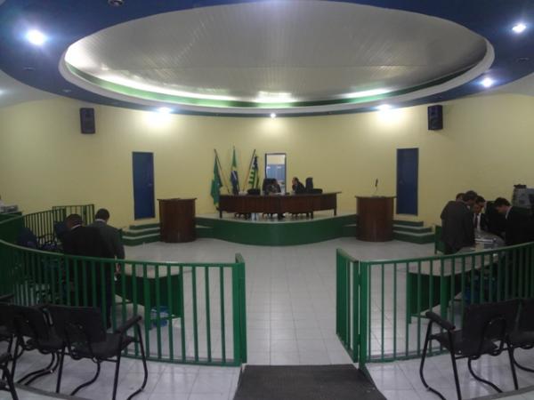 Em Sessão Extraordinária, vereadores aprovam parcelamento previdenciário do município.(Imagem:FlorianoNews)