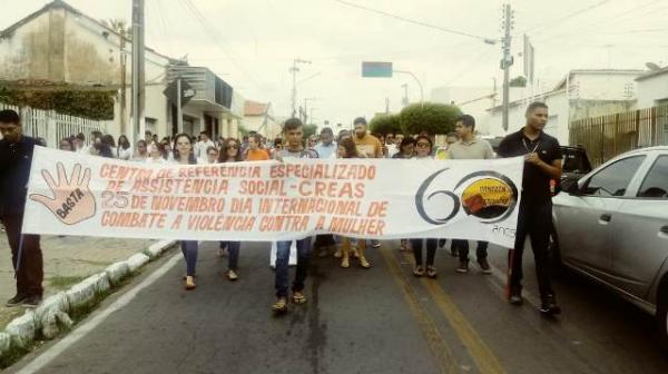 SEMDAS realizada caminhada pelo Dia Internacional da Não-violência Contra a Mulher.(Imagem:FlorianoNews)