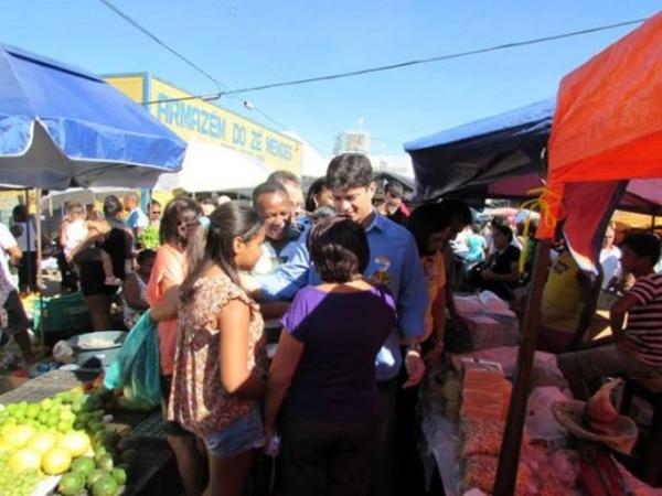 Enéas Maia visita Mercado Público em Floriano.(Imagem:Jaquelina Nascimento)