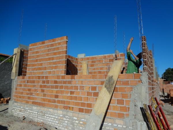 Prefeito visita obras de Unidade Básica de Saúde em Floriano.(Imagem:FlorianoNews)