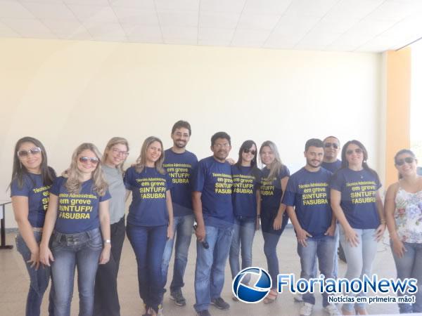 Servidores técnico-administrativos em educação da UFPI deflagram greve em Floriano.(Imagem:FlorianoNews)