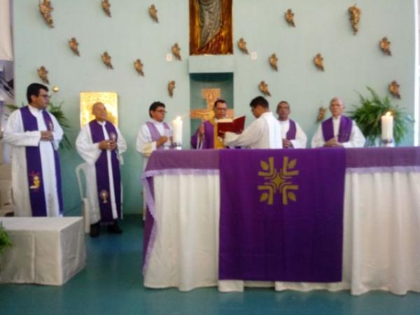 Dom Edivalter celebra missa do primeiro domingo do Advento em Floriano.(Imagem:FlorianoNews)