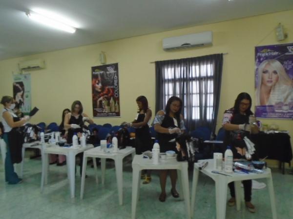 Academia Pratic Hair promove curso de aperfeiçoamento para cabeleireiros em Floriano.(Imagem:FlorianoNews)