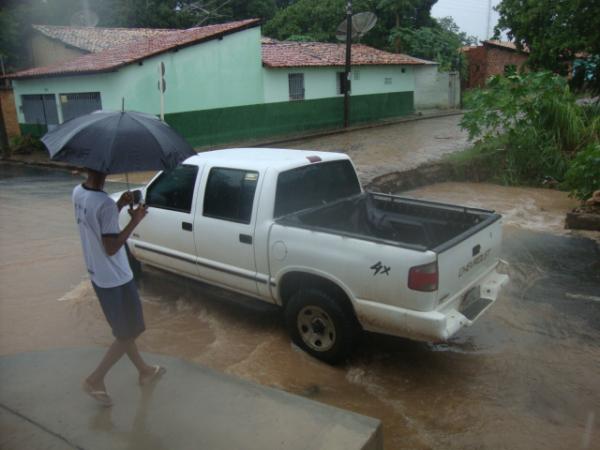 Rua cheias de água(Imagem:redação)