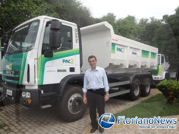 Prefeito Gilberto Júnior recebeu caminhão-caçamba do PAC 2.(Imagem:FlorianoNews)
