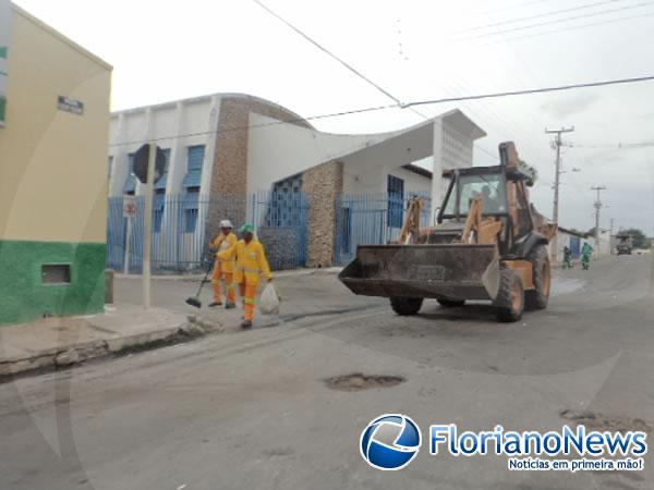 Após folia de carnaval, bloco da limpeza invade ruas de Floriano.(Imagem:FlorianoNews)