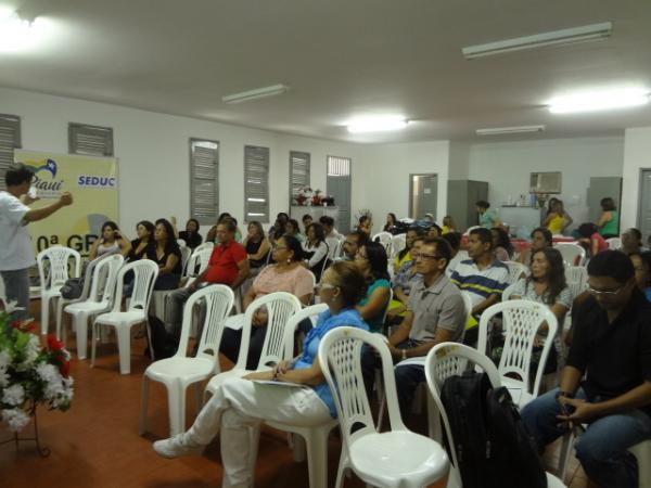Educadores participam de capacitação sobre o uso consciente de energia elétrica.(Imagem:FlorianoNews)