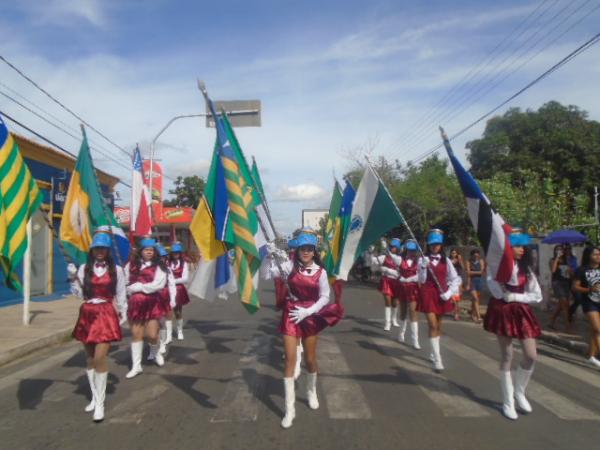 Desfile cívico marca o aniversário de 60 anos do Ginásio Primeiro de Maio.(Imagem:FlorianoNews)