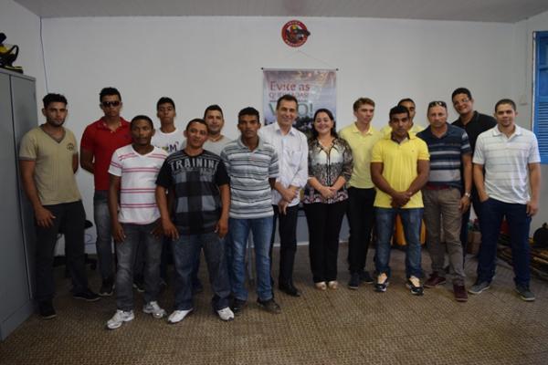 Prefeito de Floriano entrega a sede da Brigada de Combate a Incêndio.(Imagem:Waldemir Miranda)