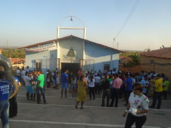 Comunidade católica participa da abertura dos festejos de Nossa Senhora Aparecida.(Imagem:FlorianoNews)