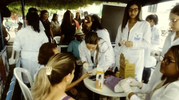 FAESF realiza ação social em Floriano pelo Dia do Farmacêutico.(Imagem:FlorianoNews)