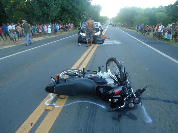 Colisão frontal entre carro e moto deixa vítima fatal na BR-316.(Imagem:FlorianoNews)