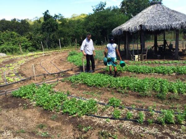 Prefeito Gilberto visita família contemplada pelo Projeto PAIS(Imagem:Secom)