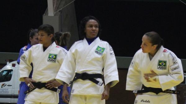 Erika Miranda ao lado de Sarah Menezes durante o primeiro dia de treino da Seleção Brasileira em Teresina. Equipe segue na cidade até domingo.(Imagem:Renan Morais)