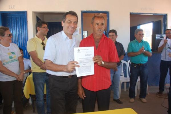 Prefeito Gilberto Júnior lança Pedra Fundamental da Praça do Povoado Amolar.(Imagem:Waldemir Miranda)