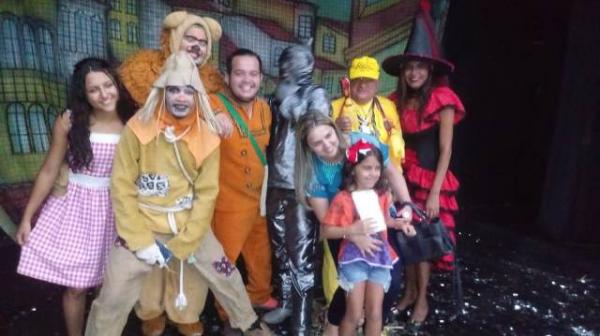 Estudantes prestigiam apresentação do espetáculo O Mágico de Oz em Floriano.(Imagem:FlorianoNews)