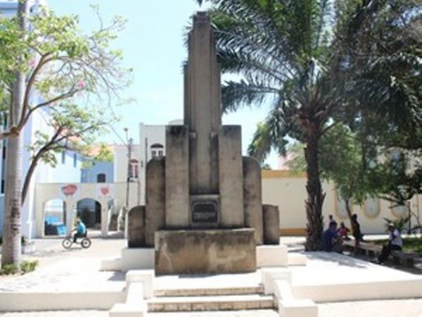 Monumento erguido em Parnaíba em homenagem a indepedência do Piauí.(Imagem:Gilcilente Araújo/G1)