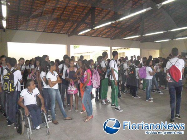 Alunos da rede estadual voltam às aulas em Floriano.(Imagem:FlorianoNews)