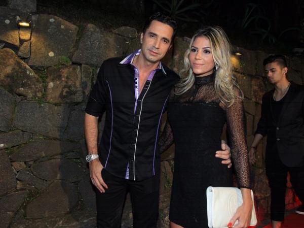 Latino e a modelo Fabi Araújo em festa no Rio.(Imagem: Marcello Sá Barretto/ Ag. News)
