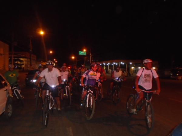 Durante pedal, amigos fazem homenagem a ciclista morto em acidente em Floriano.(Imagem:FlorianoNews)