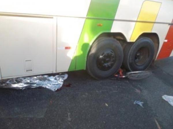 Ciclista morre atropelado por ônibus em cruzamento.(Imagem:Cidade verde)
