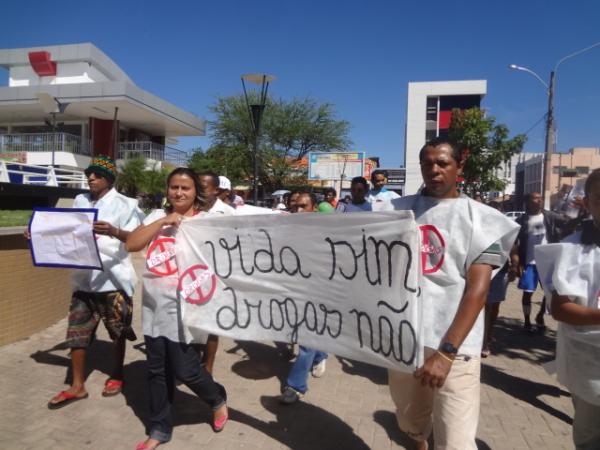 Caminhada lembra o Dia Internacional de Combate às Drogas em Floriano.(Imagem:FlorianoNews)