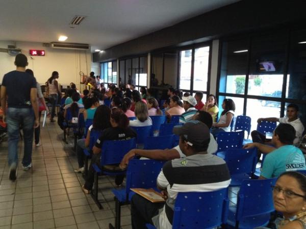 Candidatos lotaram a agência do Sine-PI para concorrer às vagas de emprego.(Imagem:Gil Oliveira)