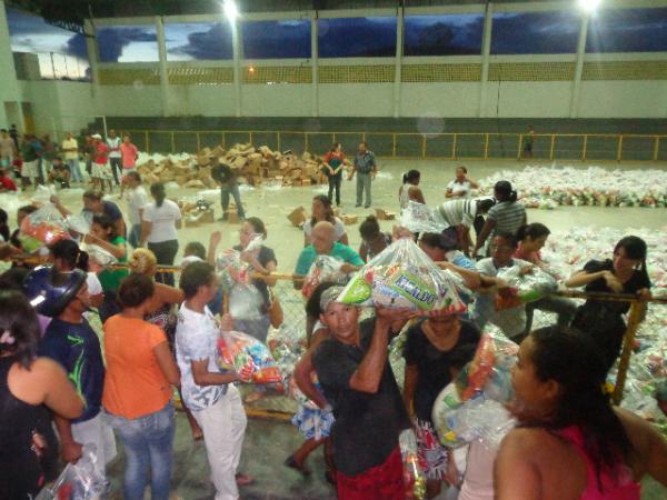 Prefeitura de Floriano realiza distribuição de cestas básicas.(Imagem:FlorianoNews)