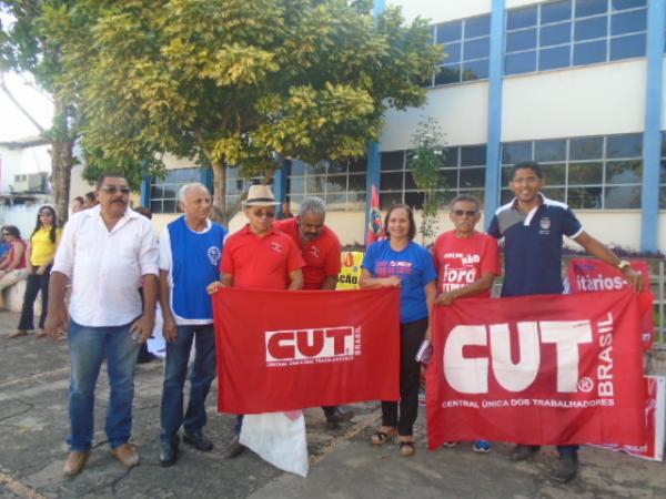 Manifestação contra reformas trabalhista e previdenciária toma ruas de Floriano.(Imagem:FlorianoNews)