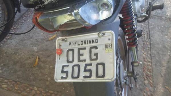 Duas motocicletas são recuperadas pela Polícia no bairro Tiberão.(Imagem:FlorianoNews)
