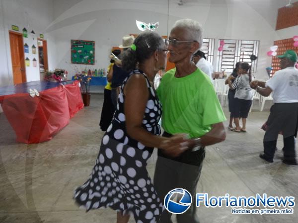 Homenagem às mulheres reúne idosas do grupo AMI no CRAS II.(Imagem:FlorianoNews)