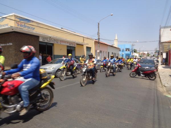 Mototaxistas fazem manifestação no centro de Floriano, após assassinato de colega (Imagem:FlorianoNews)