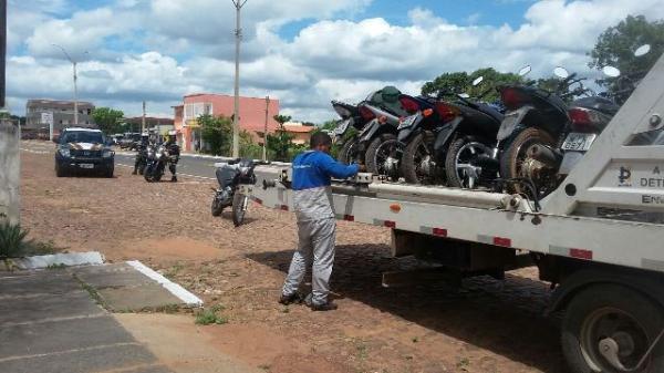 PRF executa fiscalização com motociclistas policiais visando a segurança em Pedro II.(Imagem:NUCOM / PRF / PI)